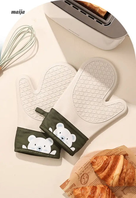 Polar Bear Oven Mitts from maija