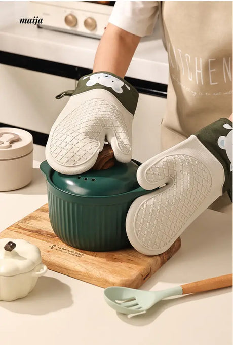 Polar Bear Oven Mitts from maija