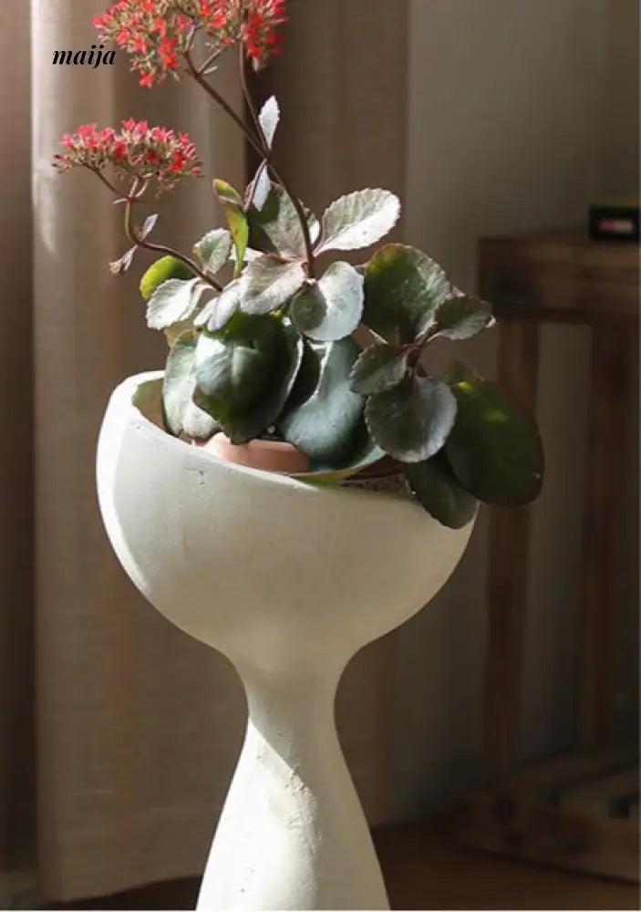 Alien Scoop Standing Flower Pot from Yuanjie Home