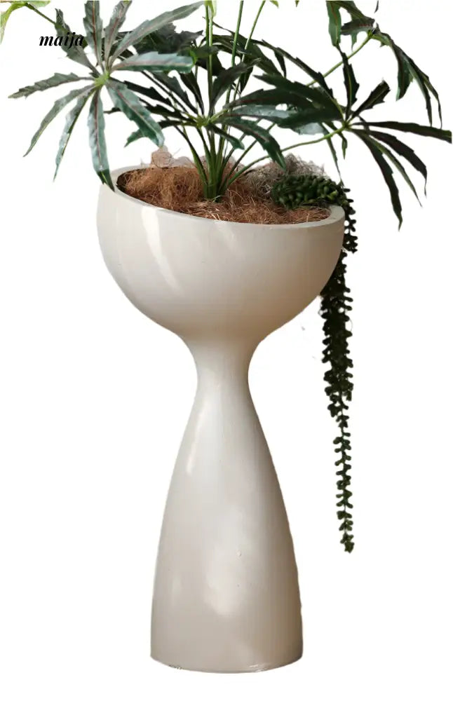 Alien Scoop Standing Flower Pot from Yuanjie Home