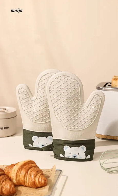 Polar Bear Oven Mitts from maija