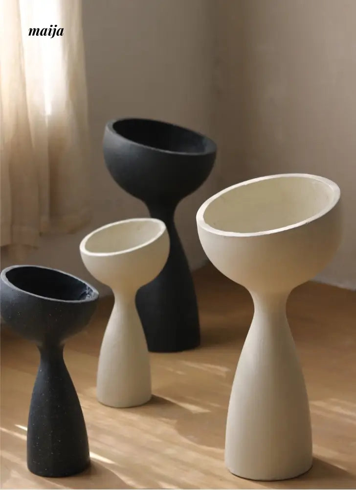 Alien Scoop Standing Flower Pot from Yuanjie Home