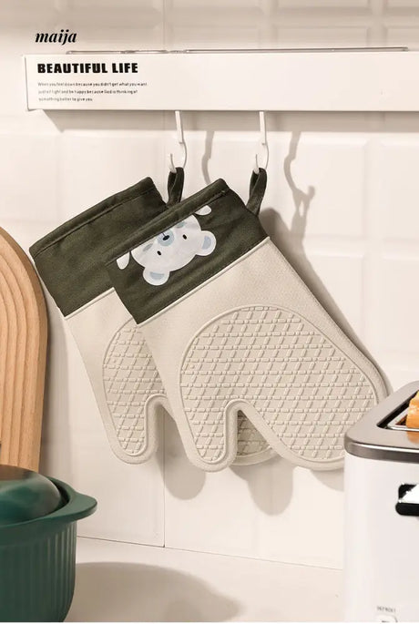 Polar Bear Oven Mitts from maija