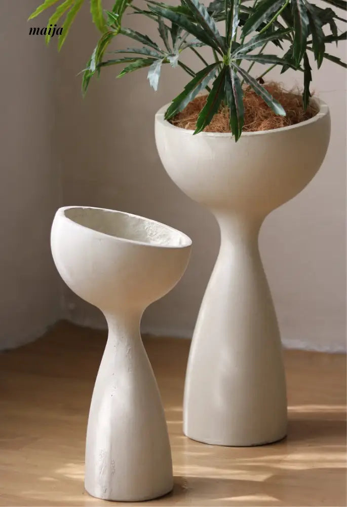 Alien Scoop Standing Flower Pot from Yuanjie Home