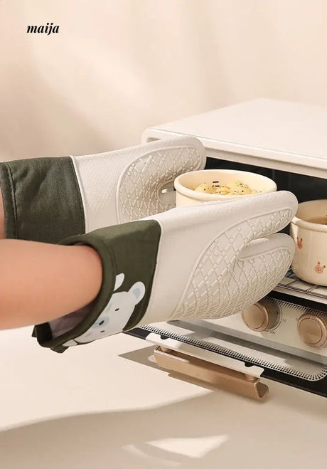 Polar Bear Oven Mitts from maija