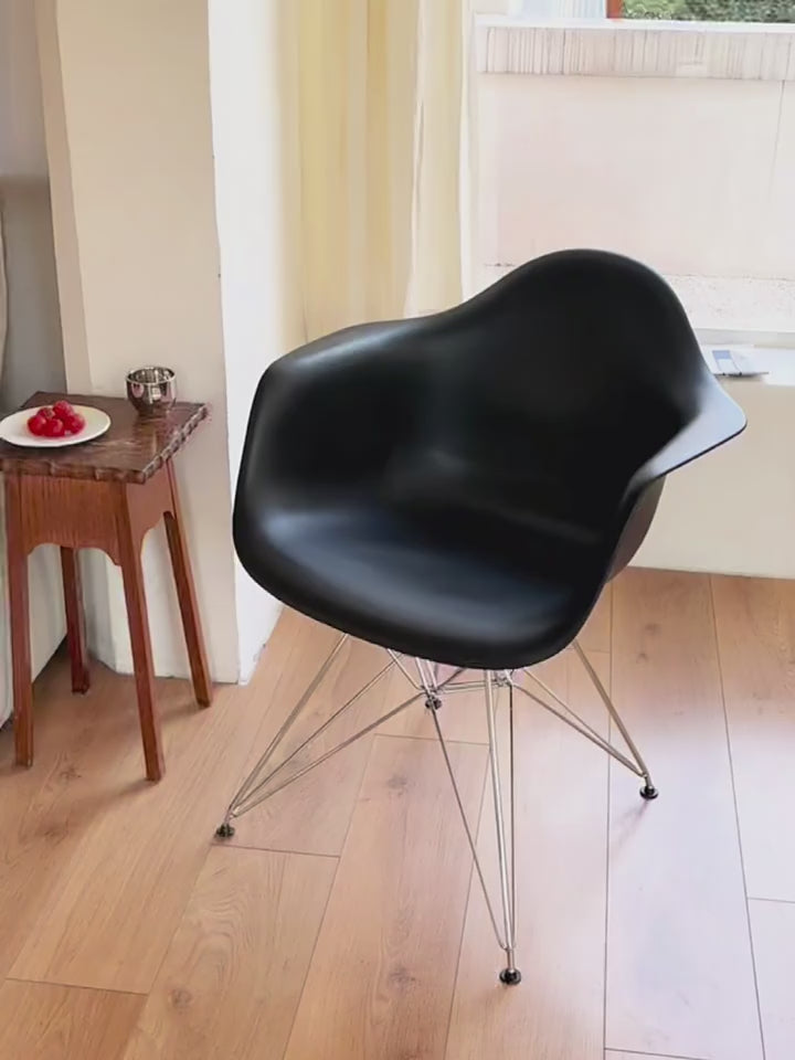 LIFEPOEM Eames Replica Chair