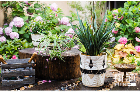 JUHAN Aveline Vintage Garden Ornament Extra-Large Flower Pot from JUHAN